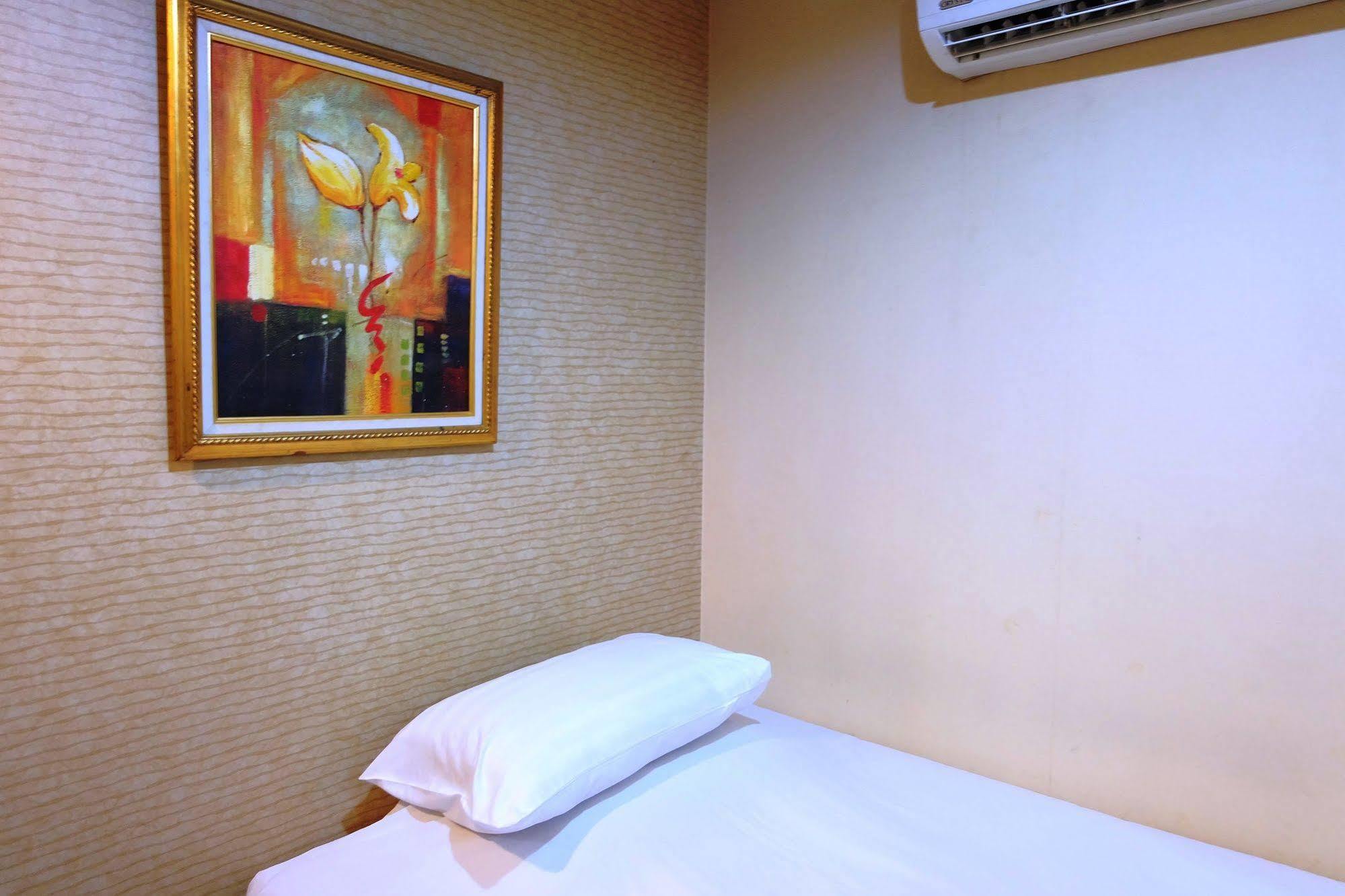 Take A Rest Hotel Bangkok Exterior foto